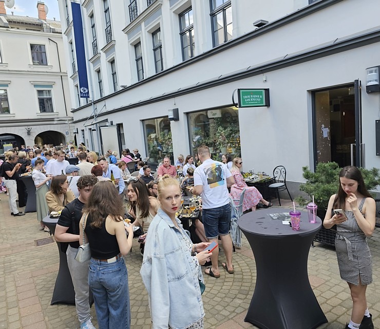 Restorāns «Buržujs»: Rīgas Berga bazārā pulcējas liels skaits gardēžu uz  13.Austeru festivālu 354003