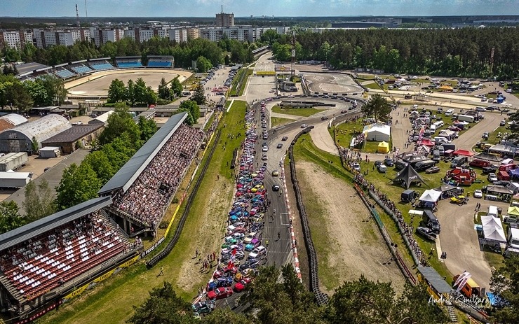 Latvijas drifta sezona šogad tika atklāta ar divu dienu sacensībām Biķerniekos. Foto: Elīne Berķe Bluša 354215