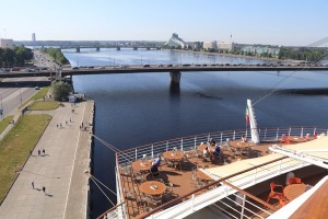 Travelnews.lv iepazīst Rīgas ostā ienākošo 251 metru garo kruīza kuģi «AIDAdiva» ar vācu tūristiem 12