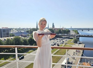 Travelnews.lv iepazīst Rīgas ostā ienākošo 251 metru garo kruīza kuģi «AIDAdiva» ar vācu tūristiem 14
