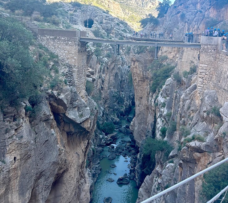 Travelnews.lv iziet slavenu Karaļa taku El Caminito del Rey gar kanjona malu Spānijas dienvidos 355007