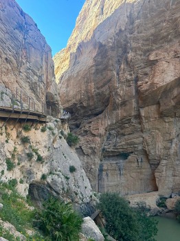 Travelnews.lv iziet slavenu Karaļa taku El Caminito del Rey gar kanjona malu Spānijas dienvidos 10