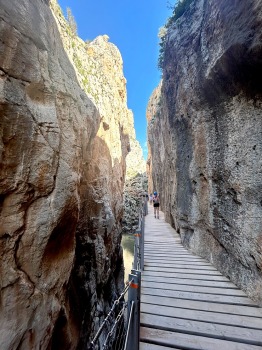 Travelnews.lv iziet slavenu Karaļa taku El Caminito del Rey gar kanjona malu Spānijas dienvidos 15
