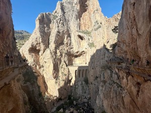 Travelnews.lv iziet slavenu Karaļa taku El Caminito del Rey gar kanjona malu Spānijas dienvidos 16