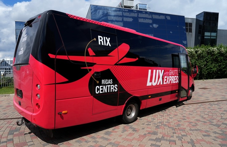 «Lux Express» sāk pasažieru pārvadājumus maršrutā no Rīgas centra uz RIX lidostu. Foto: Edijs Pālens 355526