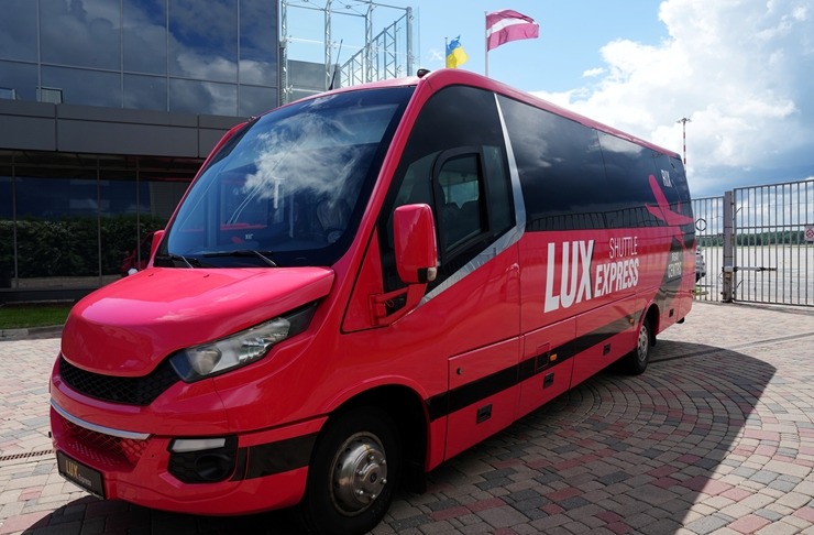 «Lux Express» sāk pasažieru pārvadājumus maršrutā no Rīgas centra uz RIX lidostu. Foto: Edijs Pālens 355528