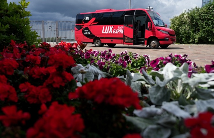 «Lux Express» sāk pasažieru pārvadājumus maršrutā no Rīgas centra uz RIX lidostu. Foto: Edijs Pālens 355529