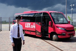 «Lux Express» sāk pasažieru pārvadājumus maršrutā no Rīgas centra uz RIX lidostu. Foto: Edijs Pālens 1