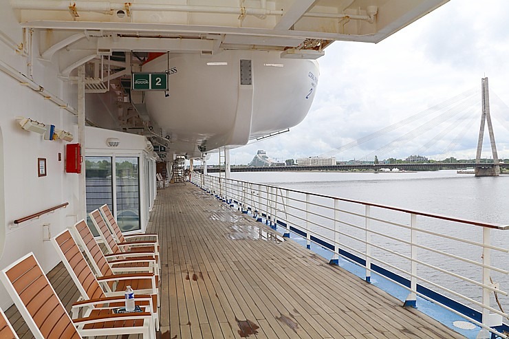 Travelnews.lv iepazīst 294 metrus garo kruīza kuģi «Coral Princess» Rīgas ostā 355640