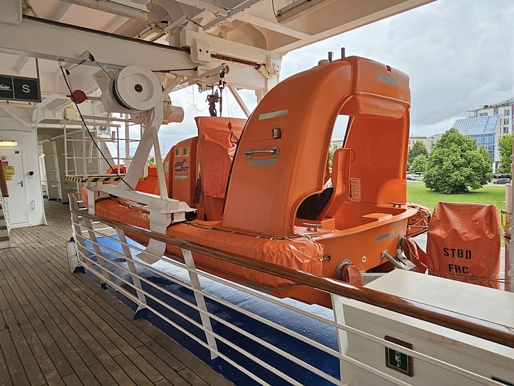 Travelnews.lv iepazīst 294 metrus garo kruīza kuģi «Coral Princess» Rīgas ostā 355642