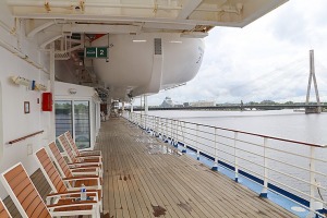 Travelnews.lv iepazīst 294 metrus garo kruīza kuģi «Coral Princess» Rīgas ostā 48