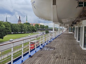 Travelnews.lv iepazīst 294 metrus garo kruīza kuģi «Coral Princess» Rīgas ostā 49