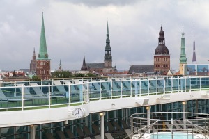 Travelnews.lv iepazīst 294 metrus garo kruīza kuģi «Coral Princess» Rīgas ostā 56