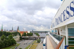 Travelnews.lv iepazīst 294 metrus garo kruīza kuģi «Coral Princess» Rīgas ostā 58