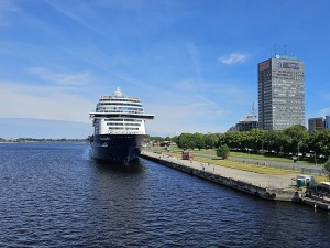 Rīgā ierodas milzīgs kruīza kuģis «Mein Schiff 1», kas pieder pasaules lielākajai tūrisma firmai «TUI» 4