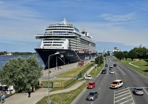 Rīgā ierodas milzīgs kruīza kuģis «Mein Schiff 1», kas pieder pasaules lielākajai tūrisma firmai «TUI» 70