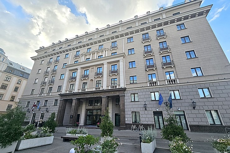 photo: «Grand Hotel Kempinski Riga» atklāj mākslinieces Gundegas Dūdumas jauno izstādi «Uncovering Hidden Gems»