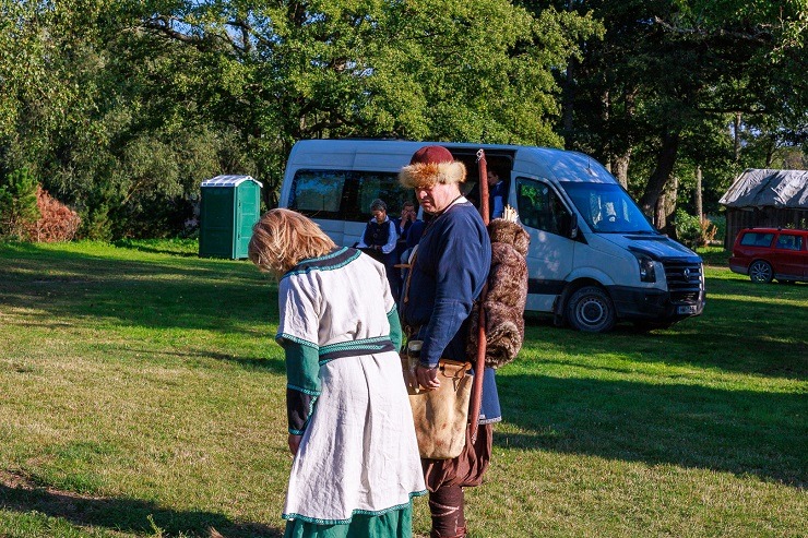 Dienvidkurzemē, Papes Ķoņu ciemā ļaudis pulcējas u