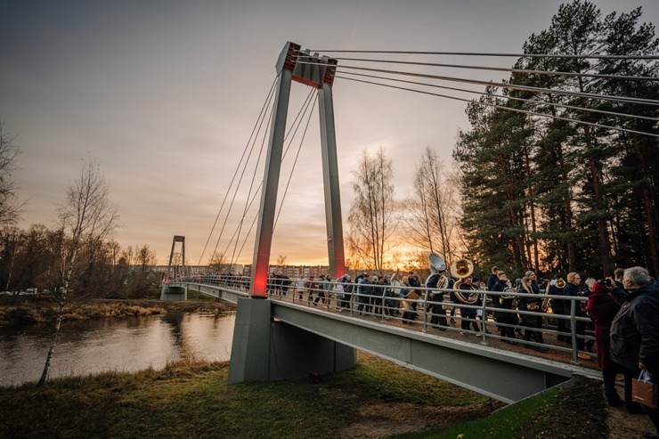 Pēc atjaunošanas atklāts Vanšu tilts pār Gauju Val