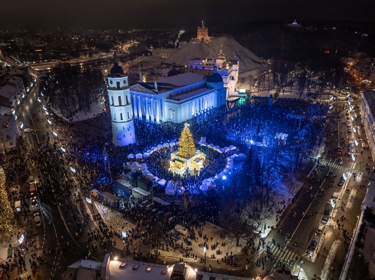 29. novembrī Viļņas Katedrāles laukumā tiks iedegta Ziemassvētku eglīte 364436