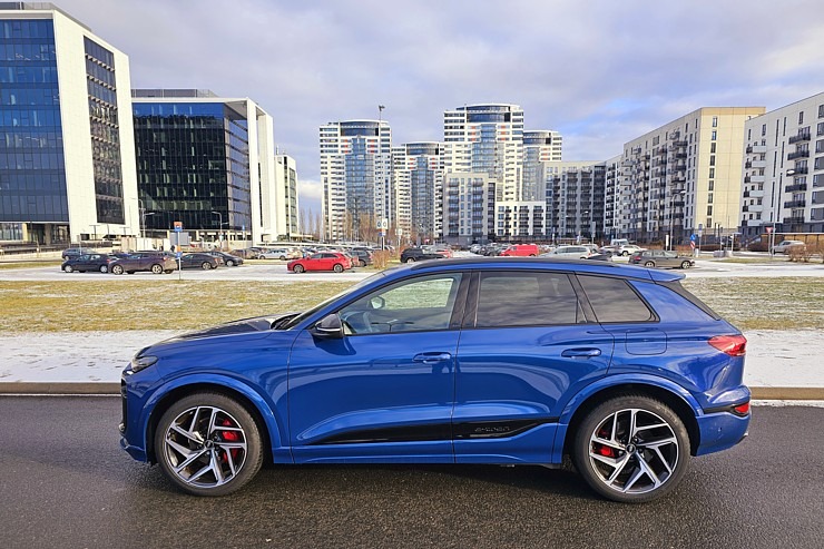 Ar 387 zirgspēku jaudīgo «Audi Q6 SUV e-tron» apce