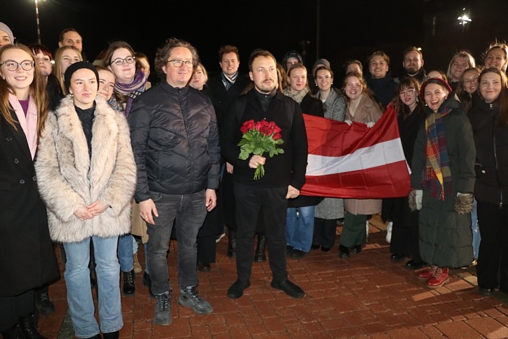«Straume» ar «Oskaru» pārraksta Latvijas kino vēsturi un atgriežas ar «airBaltic» lidmašīnu dzimtenē «Straume» ar «Oskaru» pārraksta Latvijas kino vēsturi un atgriežas ar «airBaltic» lidmašīnu dzimtenē 368550