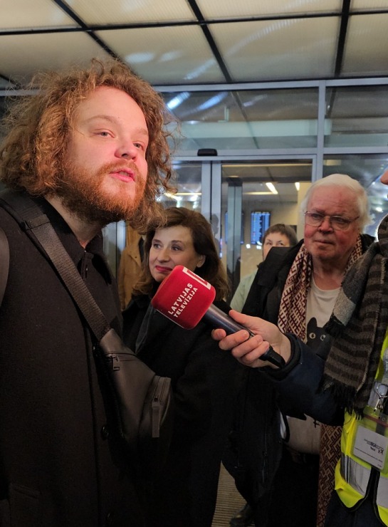 «Straume» ar «Oskaru» pārraksta Latvijas kino vēsturi un atgriežas ar «airBaltic» lidmašīnu dzimtenē «Straume» ar «Oskaru» pārraksta Latvijas kino vēsturi un atgriežas ar «airBaltic» lidmašīnu dzimtenē 368541