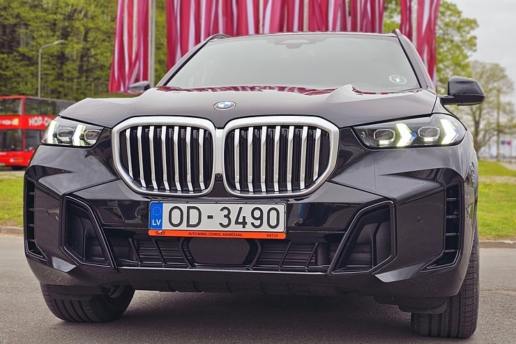 Sadarbībā ar auto nomu «Sixt Latvija» ceļojam ar vāģi «BMW X5», kas ir pieejams sākot no 95 eiro dienā Sadarbībā ar auto nomu «Sixt Latvija» ceļojam ar vāģi «BMW X5», kas ir pieejams sākot no 95 eiro dienā 370883