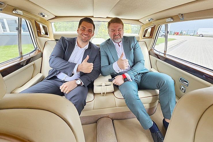 Transfēru ar «Rolls-Royce» spēkratiem kāzām, īpašā