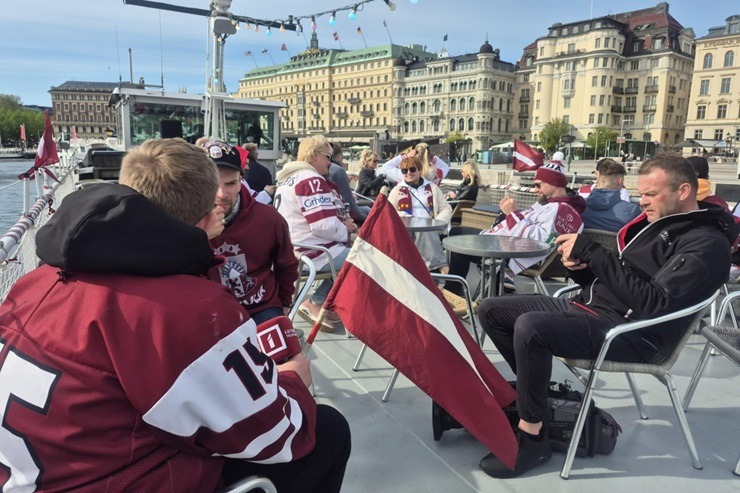 Hokeja līdzjutēji Stokholmā dodas izbraukumā ar tūroperatora «Travel Art LV» organizēto latviešu kuģīti Hokeja līdzjutēji Stokholmā dodas izbraukumā ar tūroperatora «Travel Art LV» organizēto latviešu kuģīti 371474