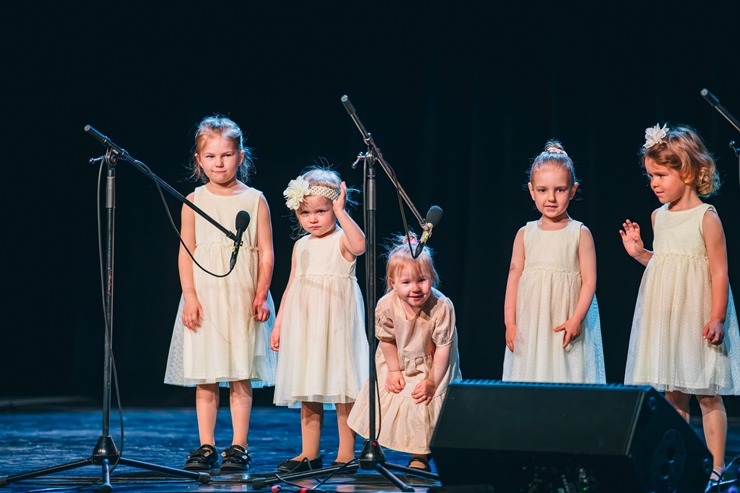 Par spīti lietum Sigulda atklāj vasaras sezonu ar Siguldas svētkiem. Foto: Oskars Briedis, Viktorija Maško, Alex Puskins, Edgars Semanis, Inna Zaharov 371673