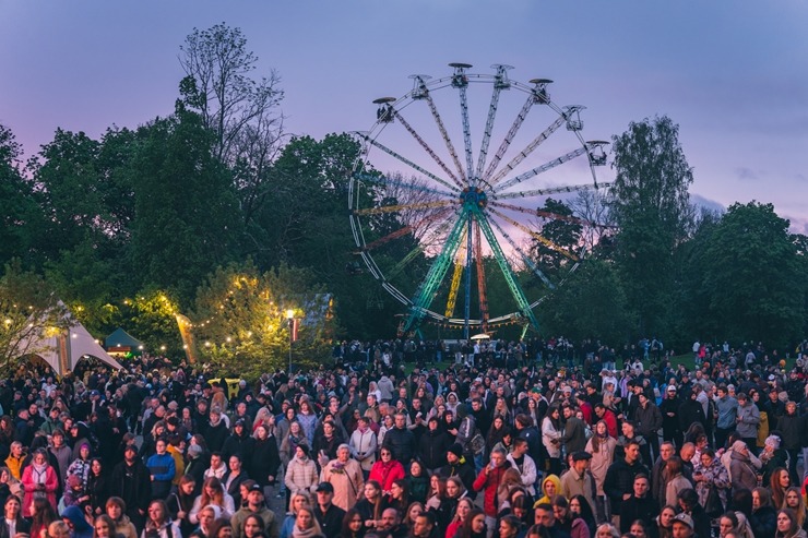 Par spīti lietum Sigulda atklāj vasaras sezonu ar Siguldas svētkiem. Foto: Oskars Briedis, Viktorija Maško, Alex Puskins, Edgars Semanis, Inna Zaharov Par spīti lietum Sigulda atklāj vasaras sezonu ar Siguldas svētkiem. Foto: Oskars Briedis, Viktorija Maško, Alex Puskins, Edgars Semanis, Inna Zaharov 371675