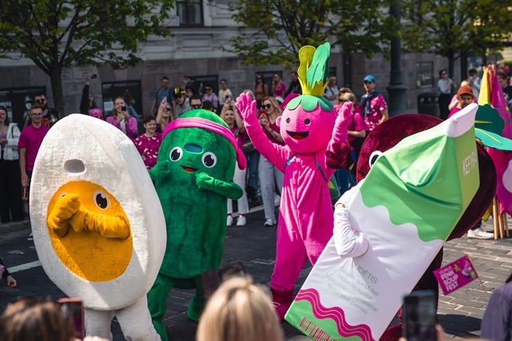 Viļņā ar pamatīgu festivālu godina Rozā jeb auksto zupu 371894