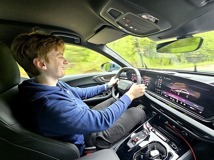 Ar «Audi A5 Avant» dodamies uz Ikšķiles burgernīcu «Uguns Cafe» 371966