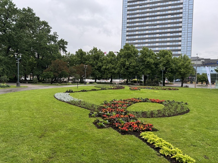Šovasar Rīgas dārzi un parki uzzied, XIII Latvijas Skolu jaunatnes dziesmu un deju svētku iedvesmoti Šovasar Rīgas dārzi un parki uzzied, XIII Latvijas Skolu jaunatnes dziesmu un deju svētku iedvesmoti 372339