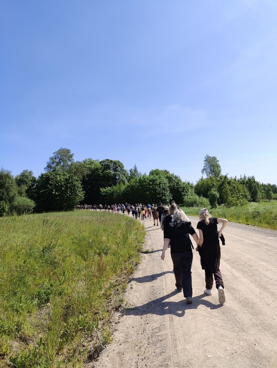 Dienvidkurzemē aktīvās atpūtas cienītāji IzPēdo Kalveni 372550