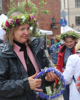 Rīgas Doma laukumā norisinās ikgadējais Zāļu tirgus 26