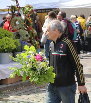Rīgas Doma laukumā norisinās ikgadējais Zāļu tirgus 36