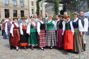 Rīgas Doma laukumā norisinās ikgadējais Zāļu tirgus 39