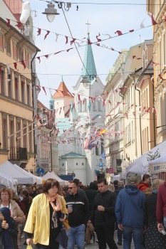 Rīgas Doma laukumā uz tirgu līgo noskaņās sabraukuši zemnieki un amatnieki no visas Latvijas 39