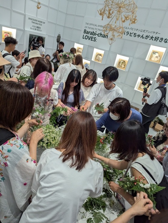 EXPO Osakā sirsnīgi aizvadīti Jāņi – japāņi sajūsmā par latviešu tradīcijām 372956