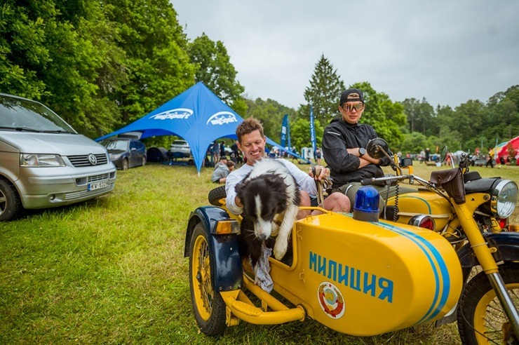 Tukuma novads: 3700 taku skrējēju sacentušies Saulgriežu «Stirnu bukā» olimpiskā čempiona Lūša dzimtajās takās Tukuma novads: 3700 taku skrējēju sacentušies Saulgriežu «Stirnu bukā» olimpiskā čempiona Lūša dzimtajās takās 372978