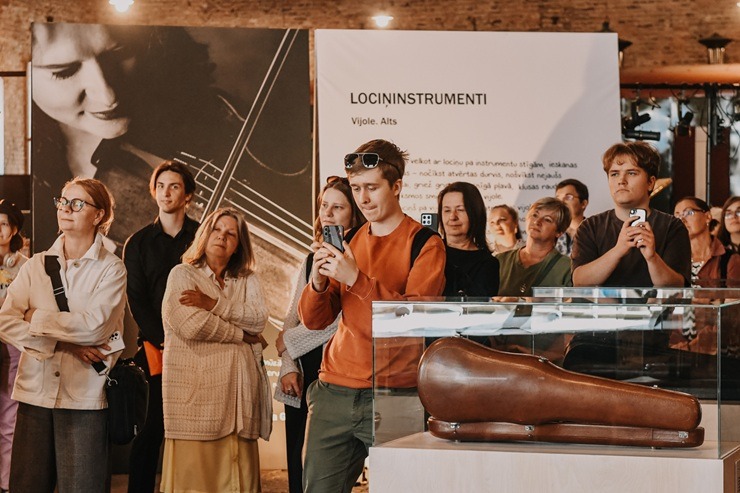 Latvijas dzelzceļa vēstures muzejā apskatāma mūzikas instrumentu kolekcijas izstāde «Pieskāriens» Latvijas dzelzceļa vēstures muzejā apskatāma mūzikas instrumentu kolekcijas izstāde «Pieskāriens» 373151