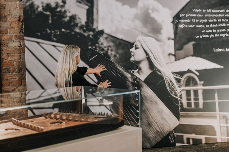 Latvijas dzelzceļa vēstures muzejā apskatāma mūzikas instrumentu kolekcijas izstāde «Pieskāriens» Latvijas dzelzceļa vēstures muzejā apskatāma mūzikas instrumentu kolekcijas izstāde «Pieskāriens» 373146