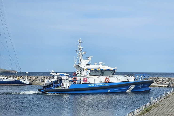 Igauņu Hījumā salā ir vairākas nelielas ostas, kas