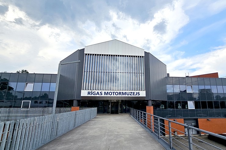 Rīgas Motormuzejā atklāj unikālu izstādi «Skaistum