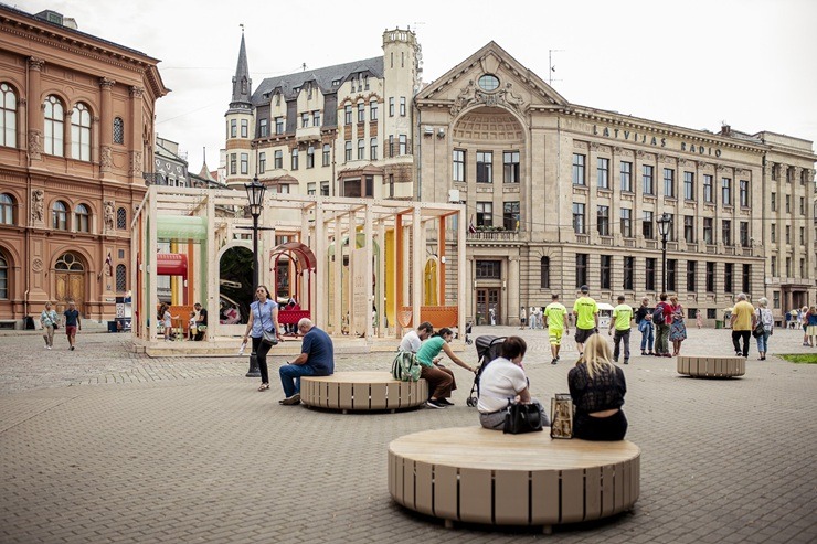 Rīgas centrā iemājojusi interaktīvā lasītava - Fot