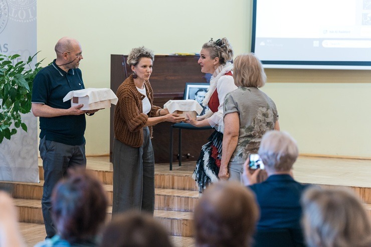 Latvijas Universitātes bibliotēkā atklāj izstādi p