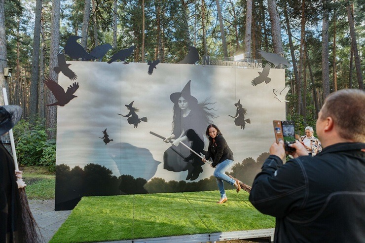 Jūrmalas Mežaparks pārtop par piedzīvojumu, burves