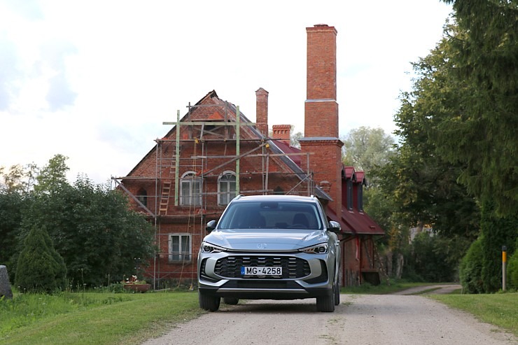 Ar jauno «MG ZS Hybrid+» dodamies uz Nabes pili pi